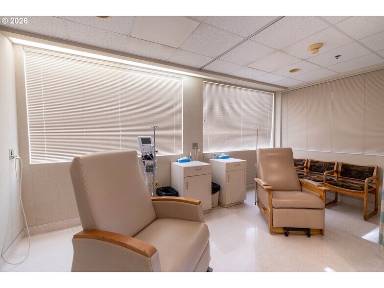 More Photos Of , Coos Bay Office For Sale