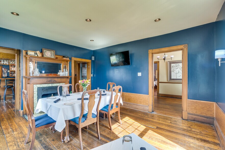 More Photos Of 412 6th St, Bristol Restaurant For Sale