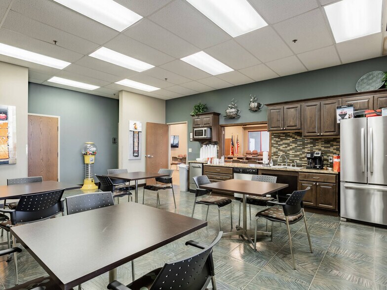 More Photos Of 5001 W Loop 289, Lubbock Office For Lease