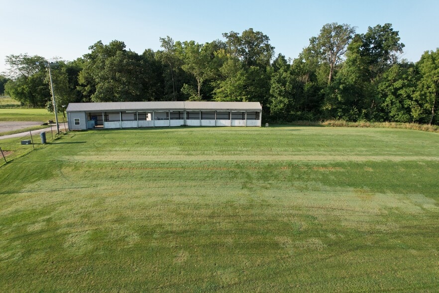 More Photos Of 7453 400 S, Marion Sports And Entertainment For Sale