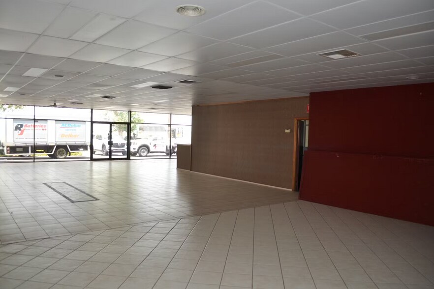 More Photos Of 98 Erskine St, Dubbo Showroom For Lease