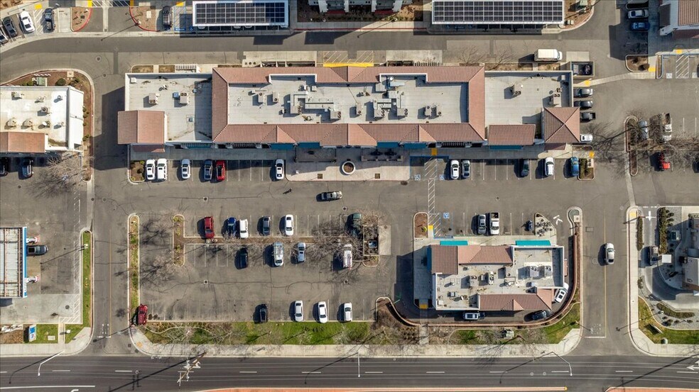 More Photos Of 2601 N 11th Ave, Hanford Storefront Retail Office For Lease