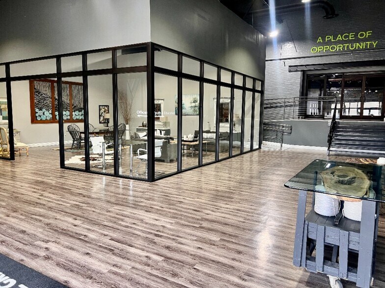 More Photos Of 416 S Glenwood Ave, Dalton Light Manufacturing For Sale