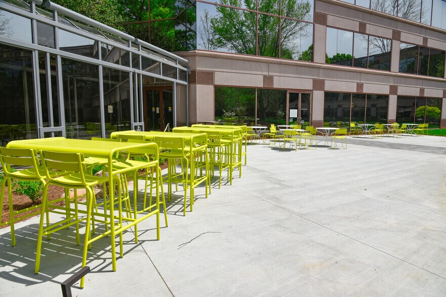 More Photos Of 800 Parc Pt, Alpharetta Unknown For Lease