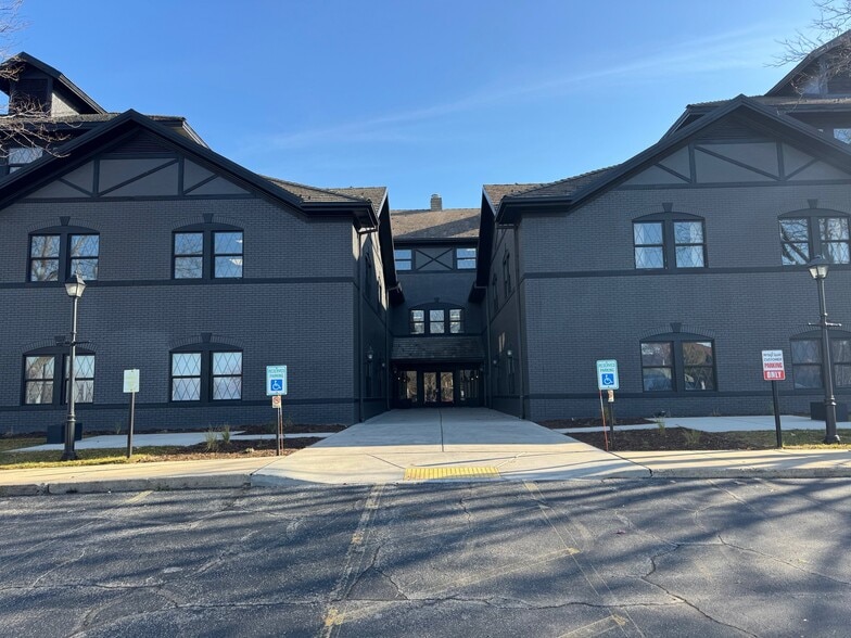 More Photos Of 301 N Broadway, De Pere Medical For Lease