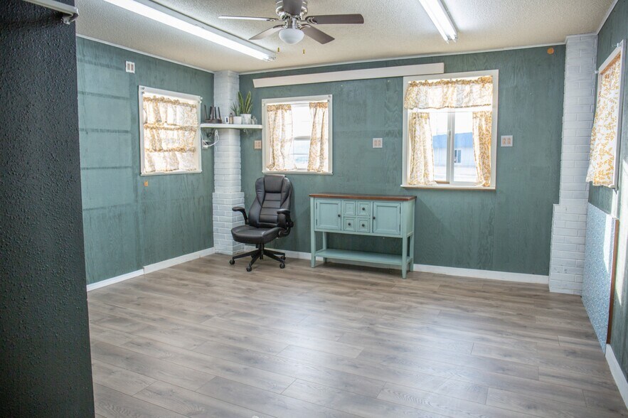 More Photos Of 113 Colorado ave, Stratton Office For Sale