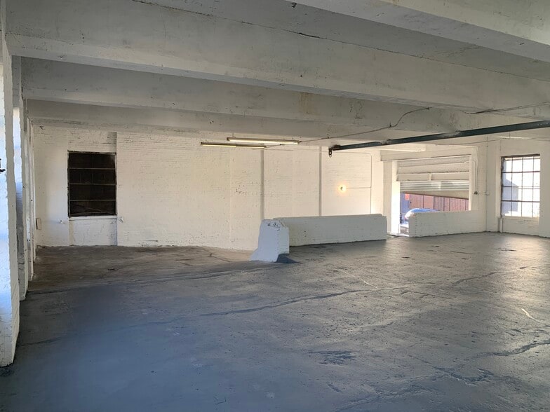 More Photos Of 4410 Park Ave, Bronx Warehouse For Lease