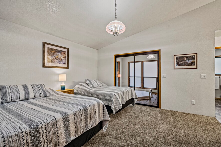 More Photos Of 11744 Galice Rd, Merlin Hotel For Sale