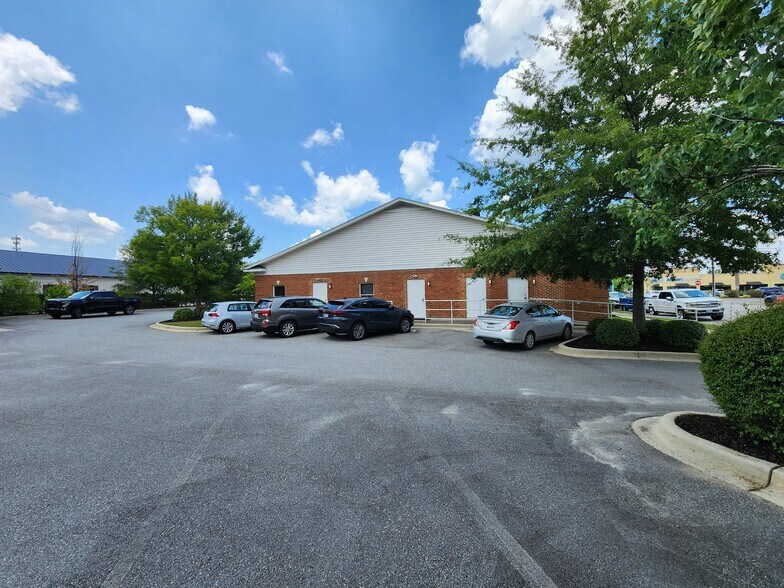 More Photos Of 5551 Sunset Blvd, Lexington Storefront For Lease