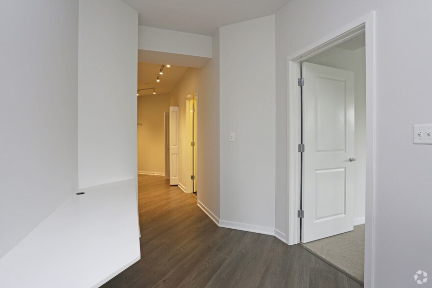 More Photos Of 1720 Central St, Evanston Apartments For Lease