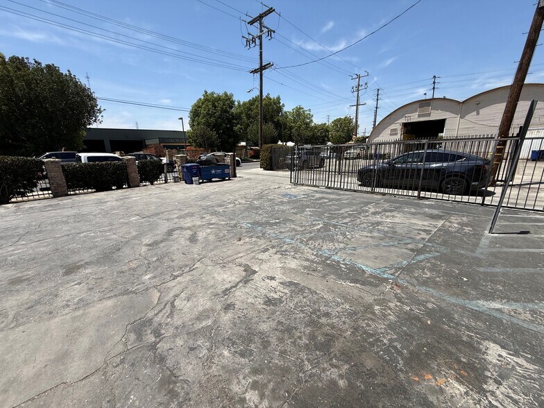 More Photos Of 6218 Maywood Ave, Bell Warehouse For Sale