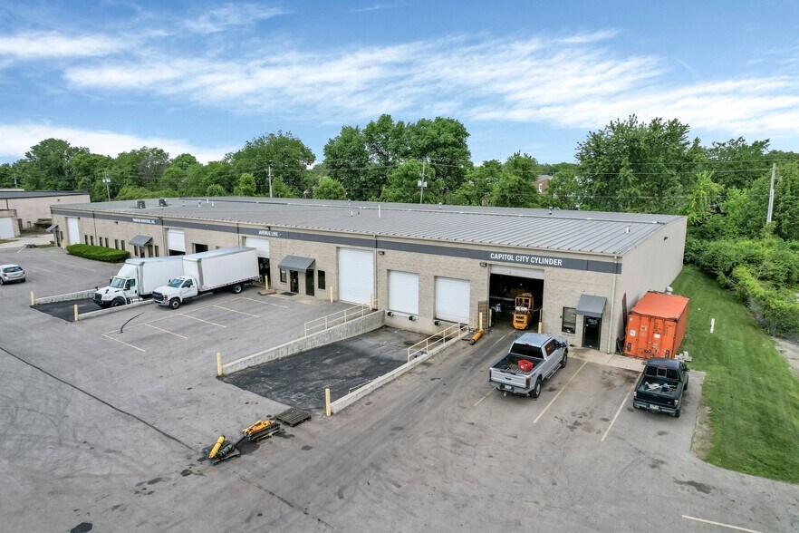 More Photos Of 2135 S James Rd, Columbus Warehouse For Lease