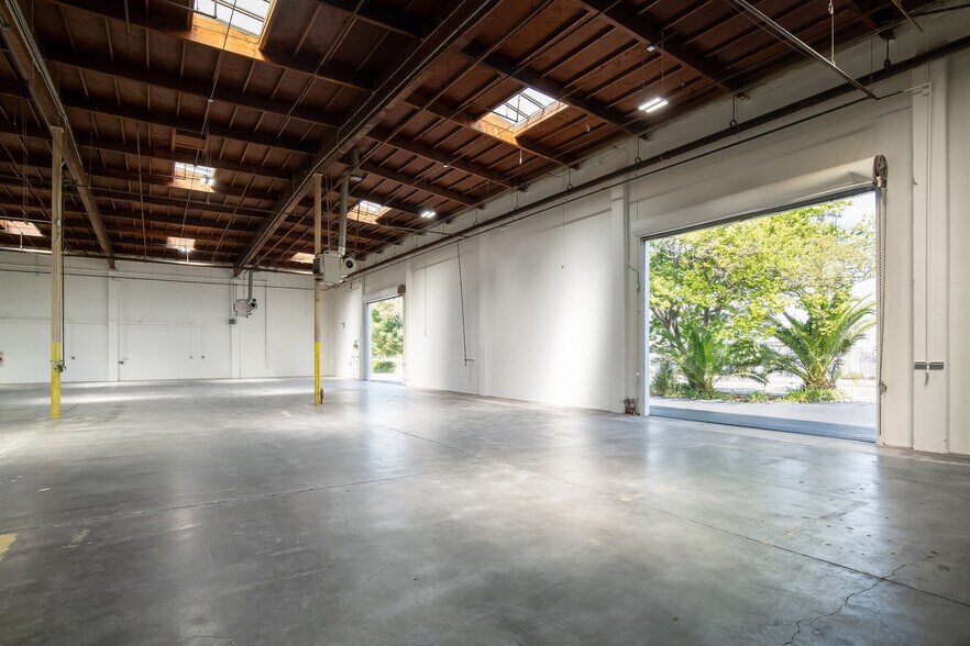 More Photos Of 900-940 Aladdin Ave, San Leandro Manufacturing For Sale