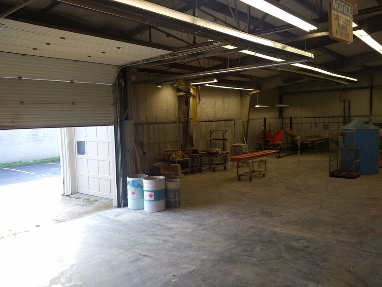 More Photos Of 15 Howard Pl, Kitchener Warehouse For Sale