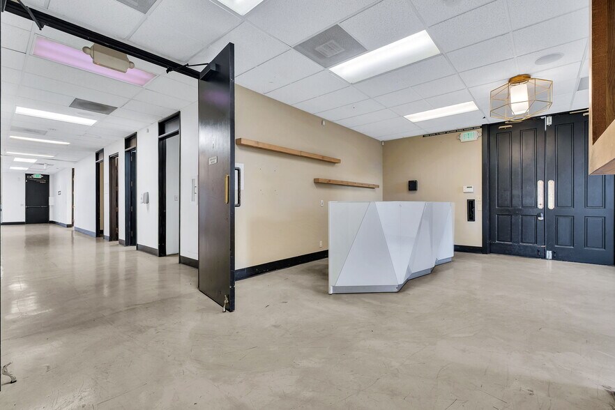 More Photos Of 550 N Golden Circle Dr, Santa Ana Office For Lease
