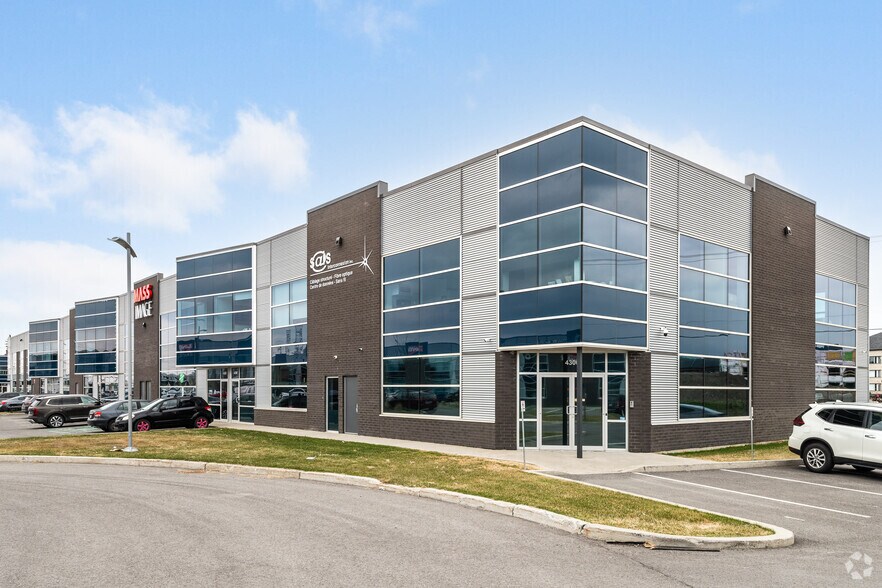 More Photos Of 4260-4290 Rue Garand, Laval Light Distribution For Sale