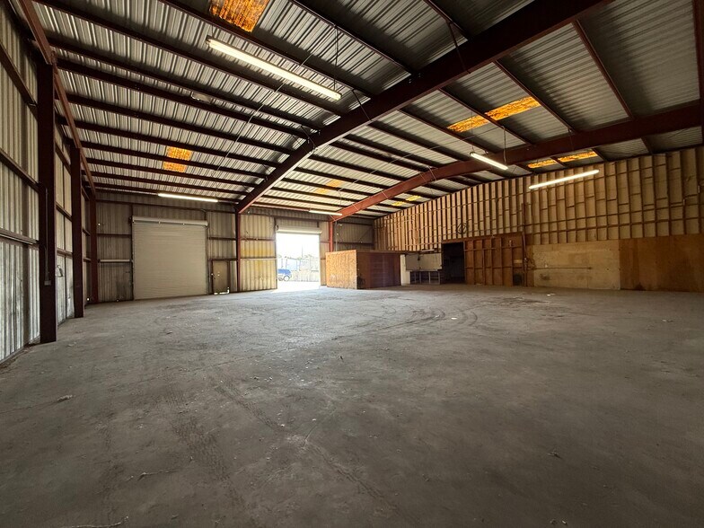 More Photos Of 9364 Jamacha Rd, Spring Valley Manufacturing For Lease