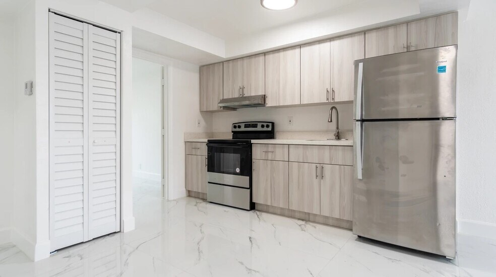 More Photos Of 86 NE 36th Ct, Oakland Park Apartments For Sale