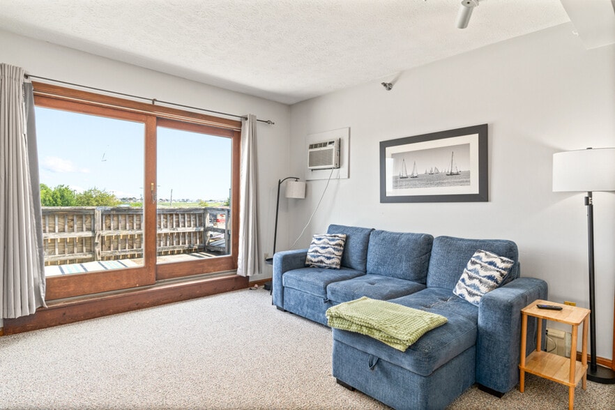 More Photos Of 60 Mile Rd, Wells Restaurant For Sale