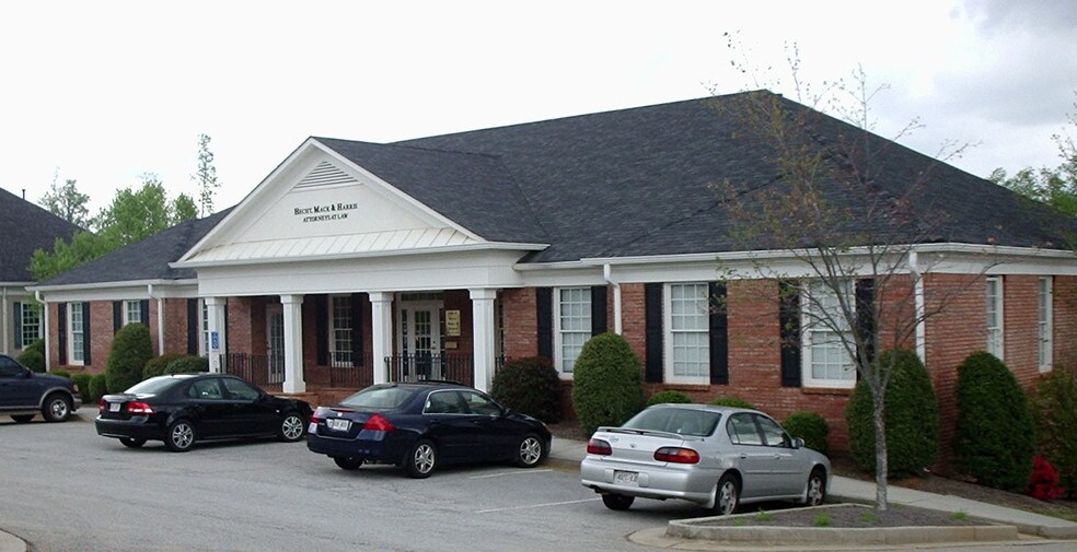 More Photos Of 205 Corporate Center Dr, Stockbridge Office For Lease