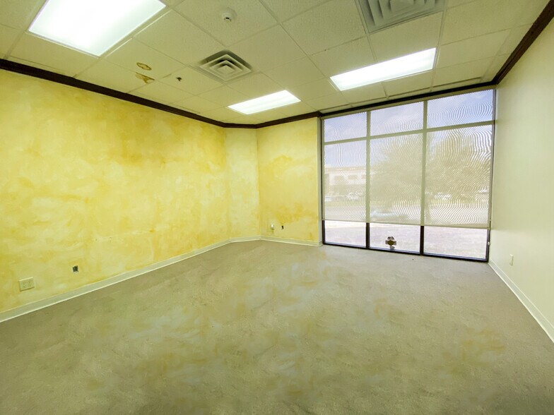 More Photos Of 801 Hallmark Dr, Laredo Warehouse For Lease