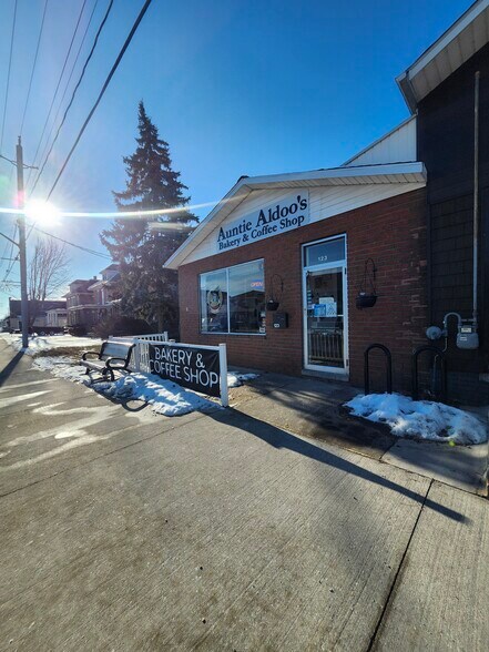 Primary Photo Of 123 County Road 34, Kingsville Restaurant For Sale