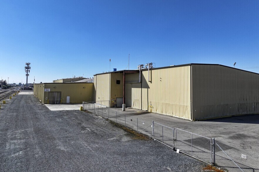 More Photos Of 301 G St, Exeter Landfill For Sale