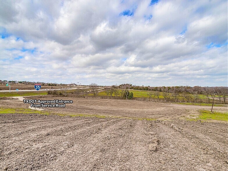 More Photos Of 13.819 Acres I-35, Waxahachie Land For Sale