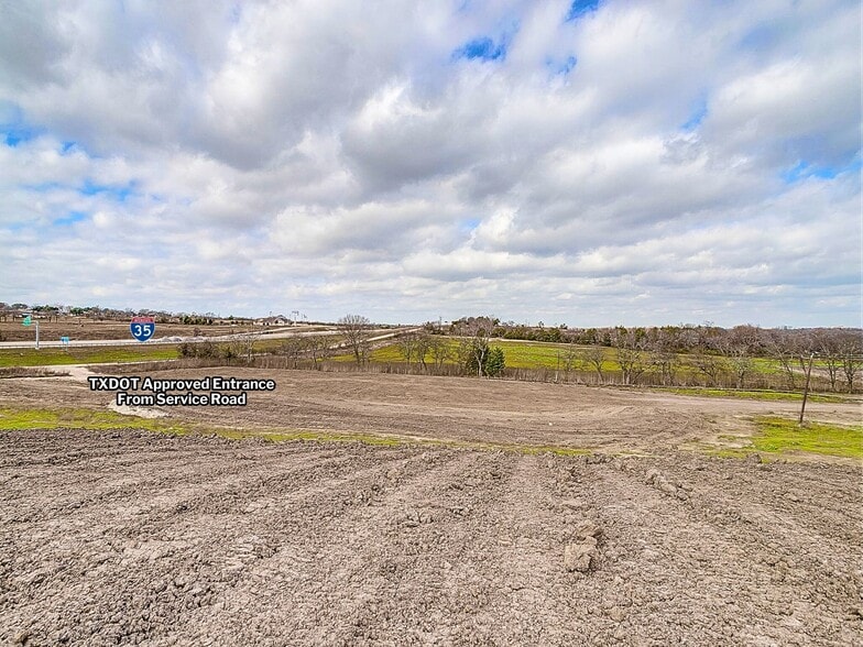 More Photos Of 13.819 Acres I-35, Waxahachie Land For Sale