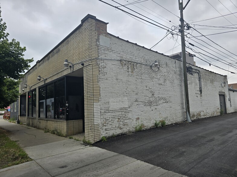 More Photos Of 2405 W Ardmore Ave, Chicago Industrial For Sale