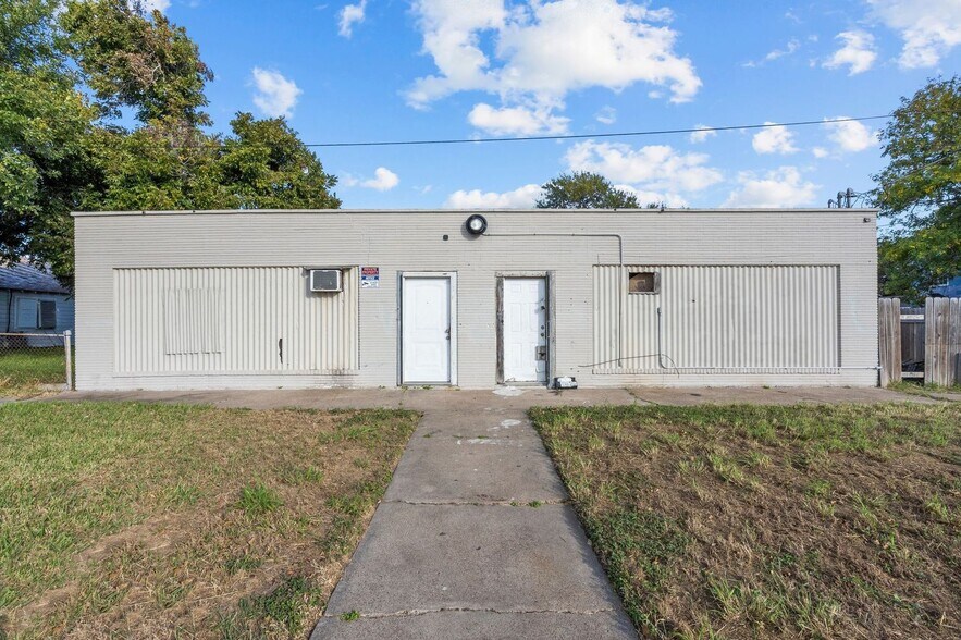 Primary Photo Of 102 9th St N, Texas City Apartments For Sale