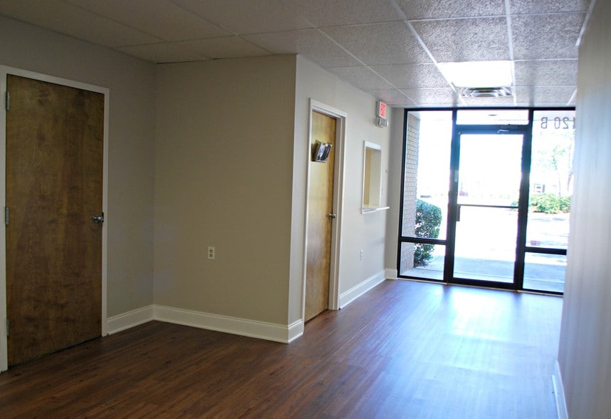 More Photos Of 120 Old Mill Rd, Greenville Unknown For Lease