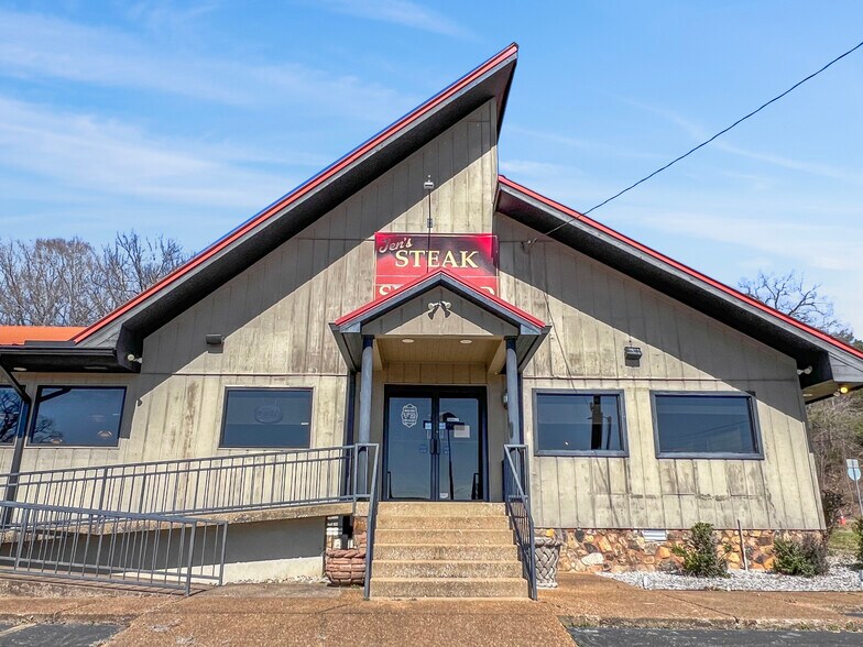 More Photos Of 15371 Highway 13 S, Hurricane Mills Restaurant For Lease