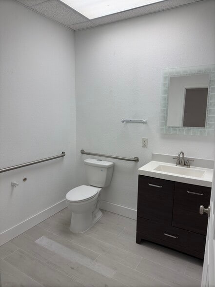 More Photos Of 17880 Toledo Blade Blvd, Port Charlotte Medical For Sale