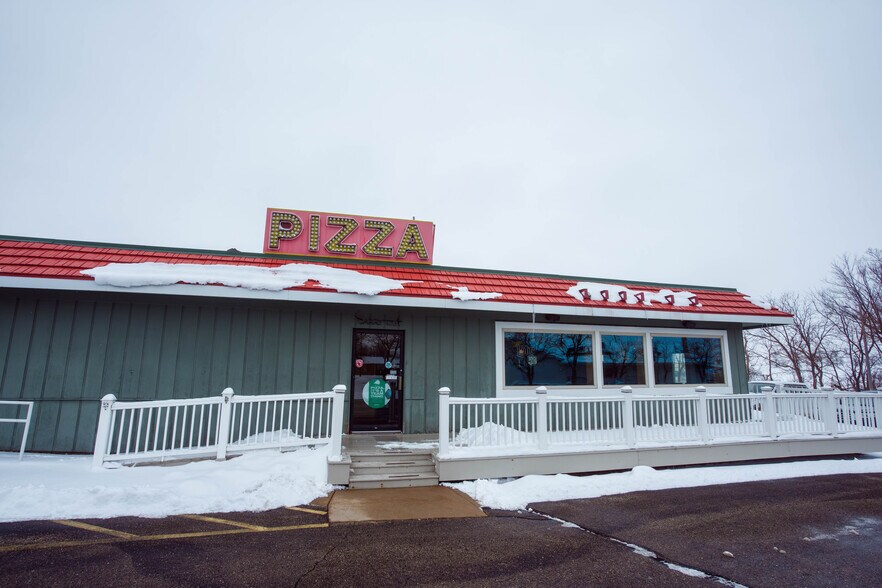 More Photos Of 720 N Wisconsin Ave, Elkhorn Restaurant For Sale