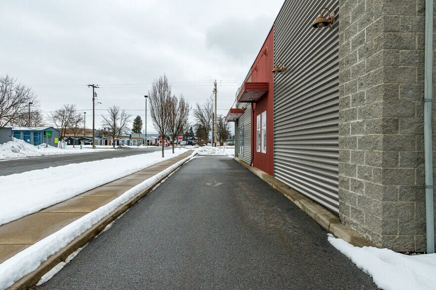 More Photos Of 210-214 W Sunset Ave, Coeur d'Alene Freestanding For Lease
