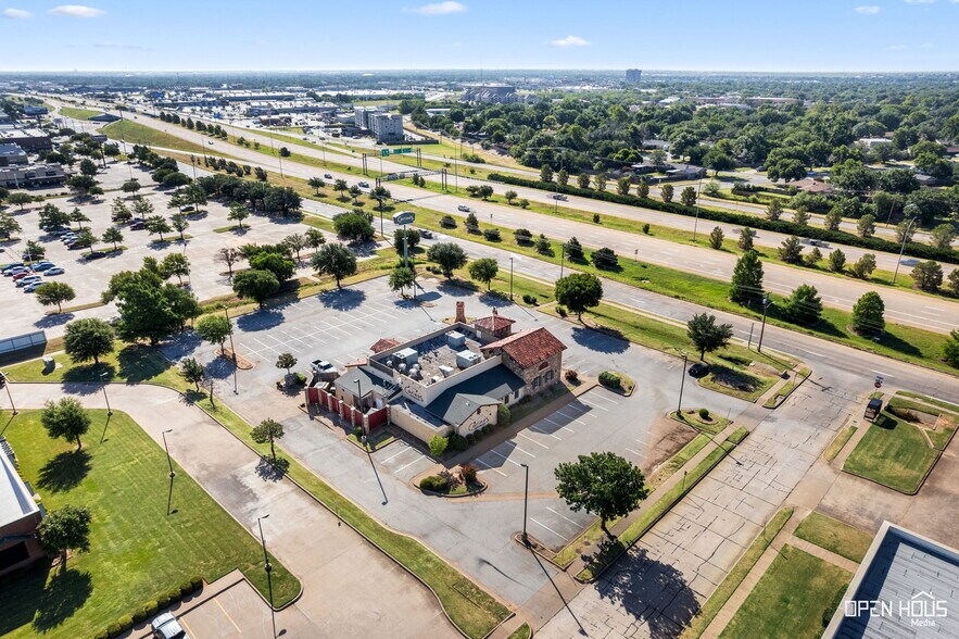 More Photos Of 4330 Kell Blvd, Wichita Falls Restaurant For Sale