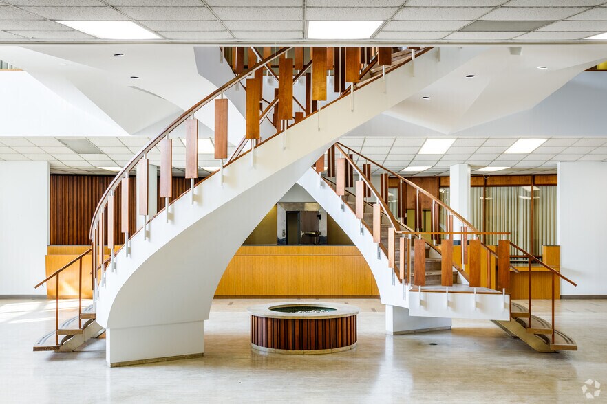 More Photos Of 35150 W Michigan Ave, Wayne Bank For Sale