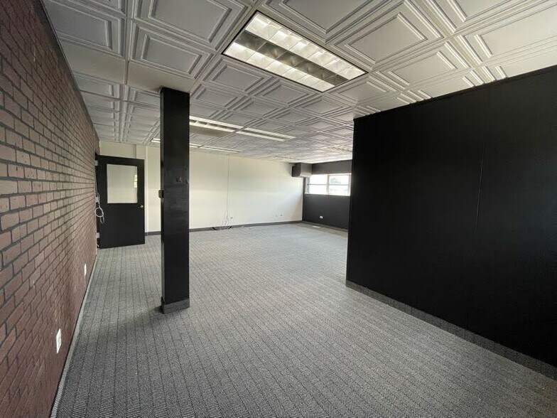 More Photos Of 25315 Kean St, Dearborn Light Distribution For Lease