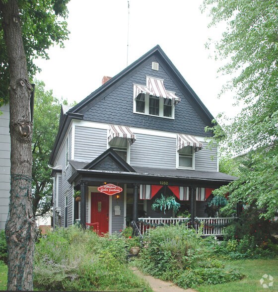 More Photos Of 1252 SW Fillmore St, Topeka Hotel For Sale