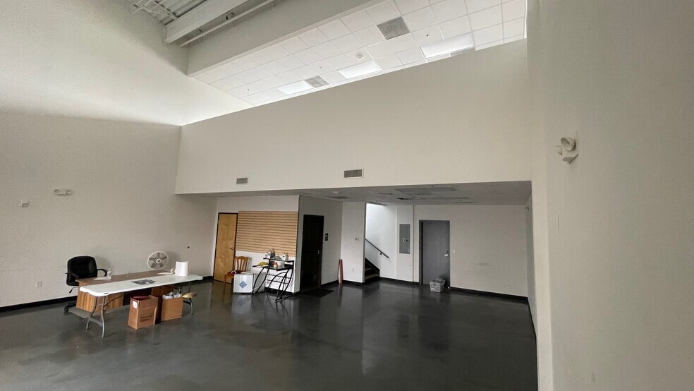 More Photos Of 7636 Harwin Dr, Houston Storefront For Sale