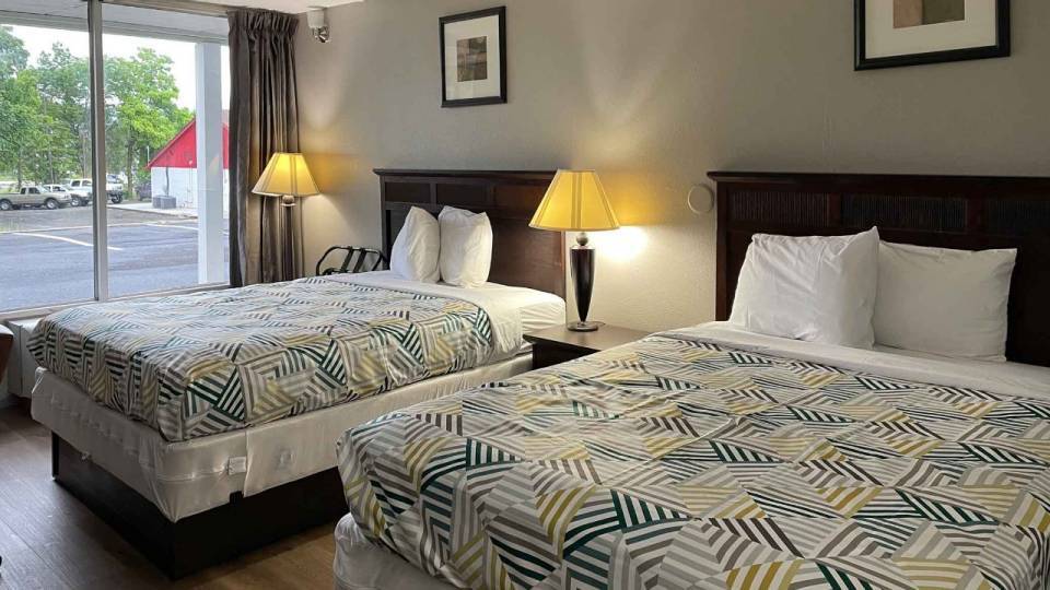 More Photos Of 1160 E Main St, Wytheville Hotel For Sale