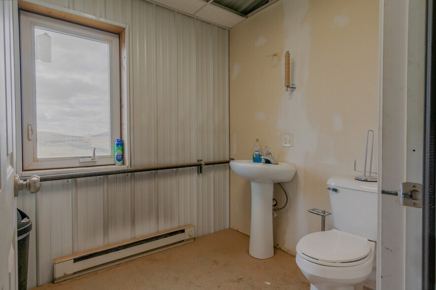 More Photos Of 10911 27J St SW, Dickinson Warehouse For Sale