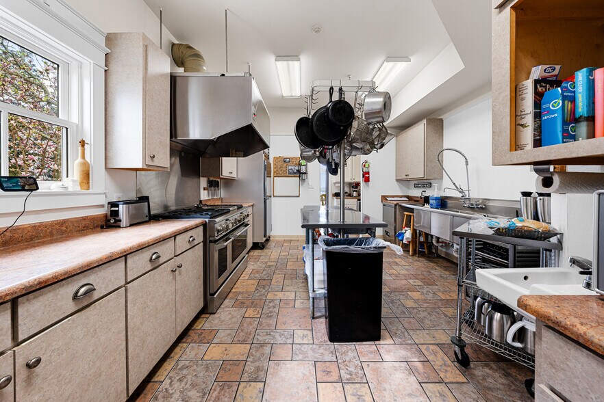 More Photos Of 202 S Mobile St, Fairhope Hospitality For Sale