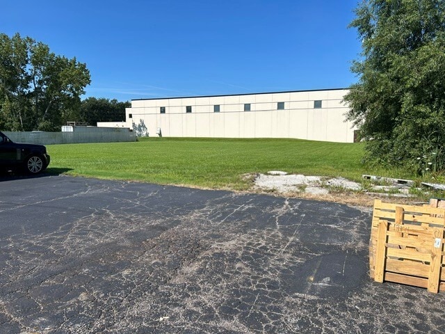 Primary Photo Of 28814 Nagel Ct, Lake Bluff Land For Lease