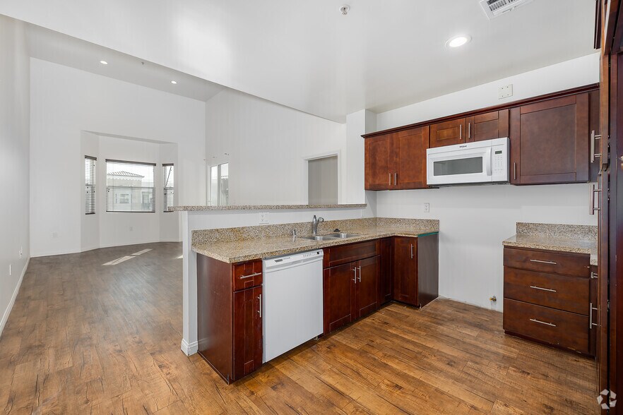 More Photos Of 14105 Chadron Ave, Hawthorne Apartments For Lease