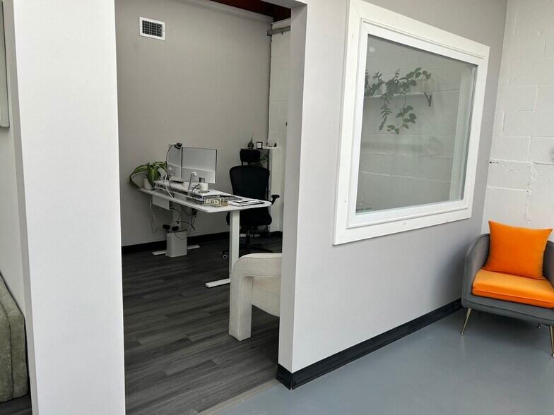 More Photos Of 252 Indian Head Rd, Kings Park Warehouse For Lease