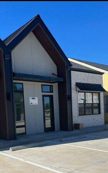 More Photos Of 1325 Main St, Katy Office For Lease