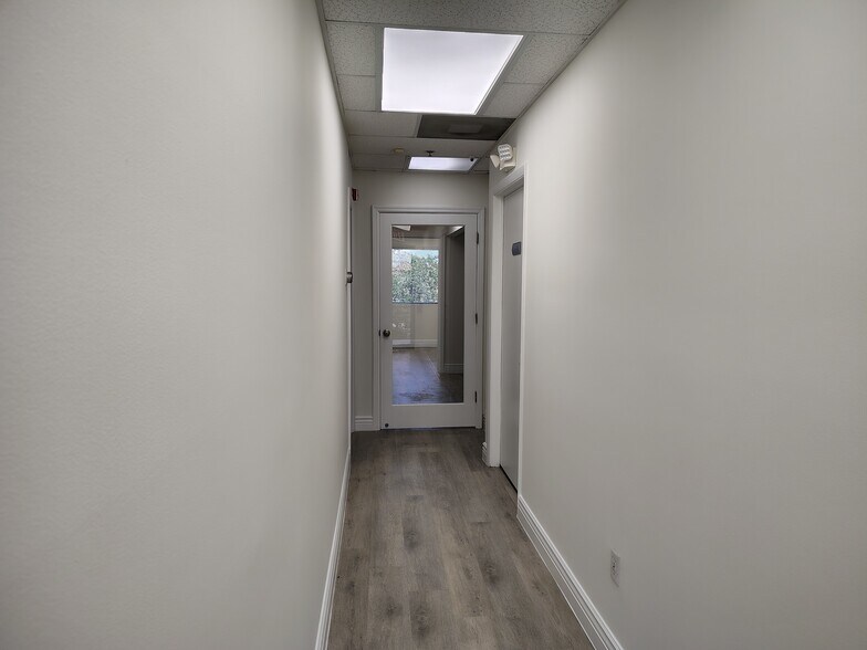 More Photos Of 2405-2425 N University Dr, Coral Springs Loft Creative Space For Lease