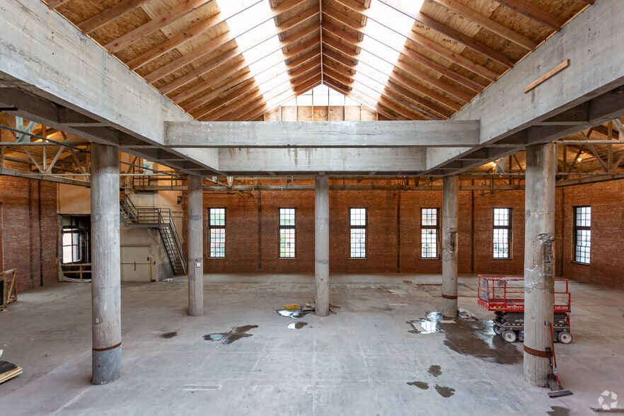 More Photos Of 1729 Grand Blvd, Kansas City Office For Lease